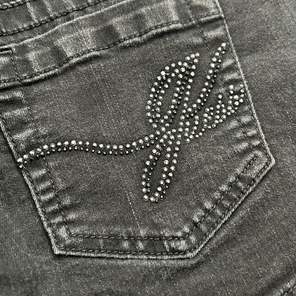 Shorts - Picture 3 of 5